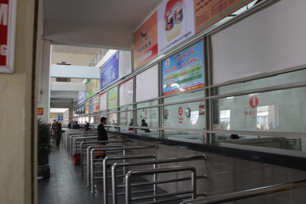 Bến xe thưa thớt lạ thường ảnh 3